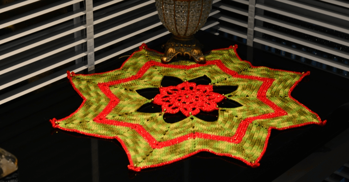 Faça o centro de mesa verde e vermelho em crochê: Passo a passo com gráficos