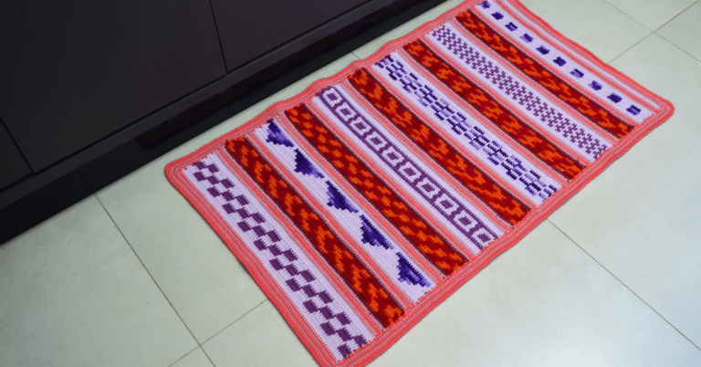 Faça o lindo tapetinho veludo em crochê: Passo a passo com gráficos
