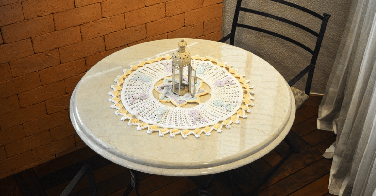 Faça o lindo trilho de mesa para a páscoa com coelhos em crochê: Passo a passo da receita