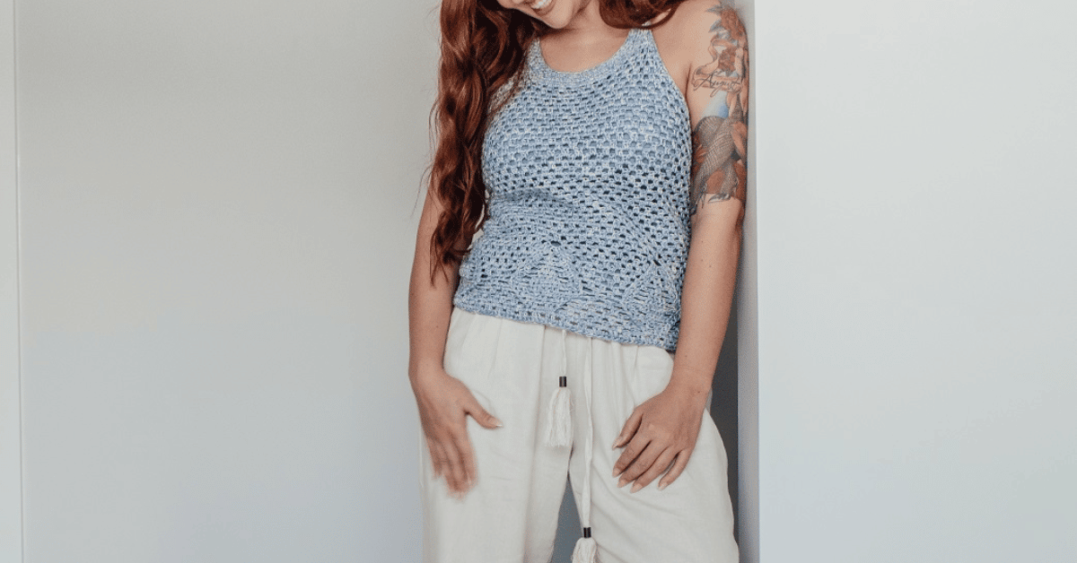 Faça a linda regata na cor jeans em crochê: Passo a passo com gráficos
