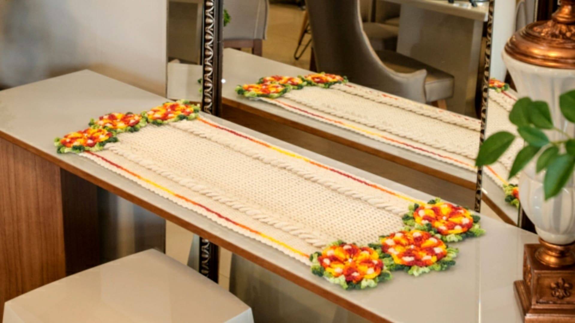 Faça o Lindo Trilho de Mesa em Crochê Florido: Receita e Gráfico