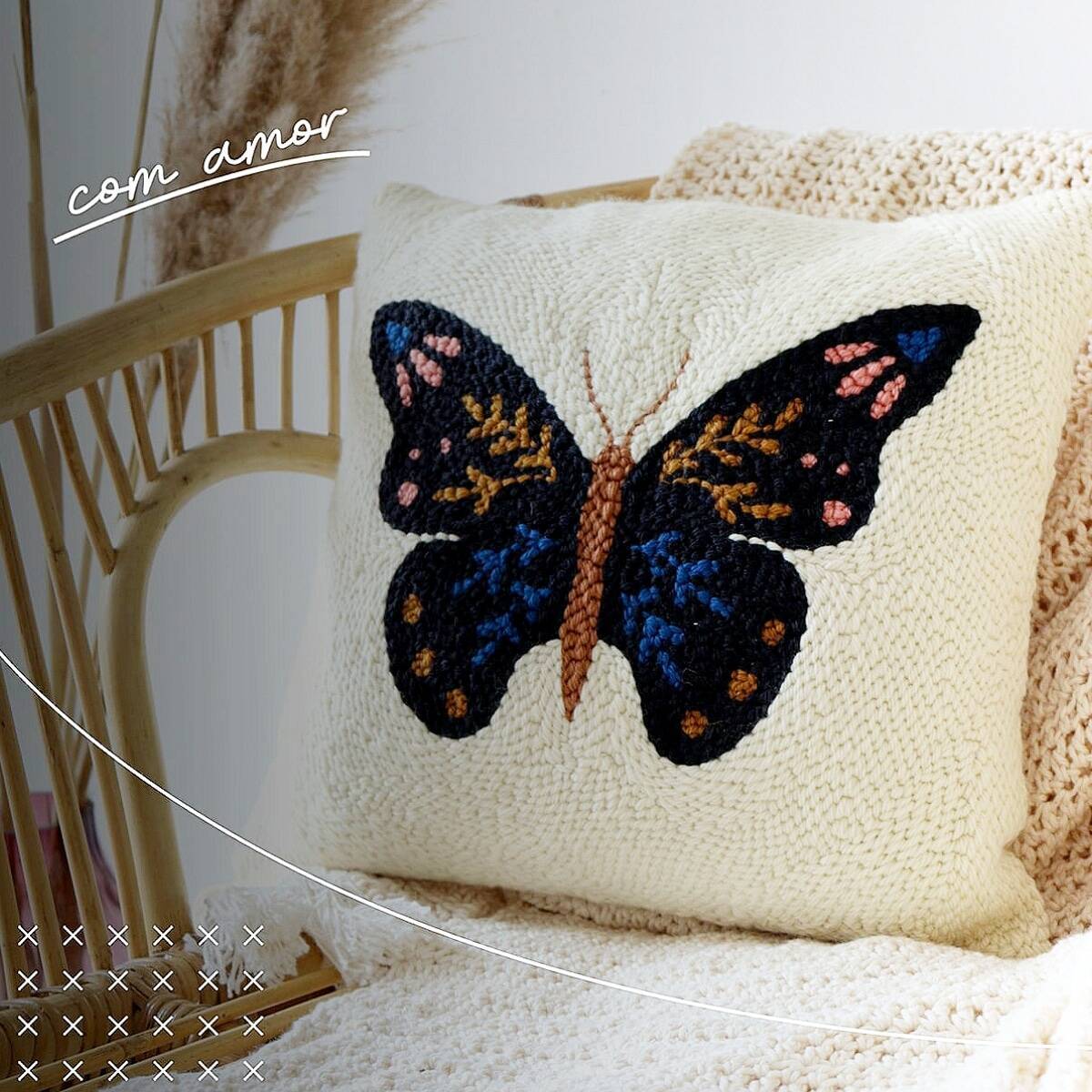 Almofada Borboleta: Punch needle / Bordado Russo