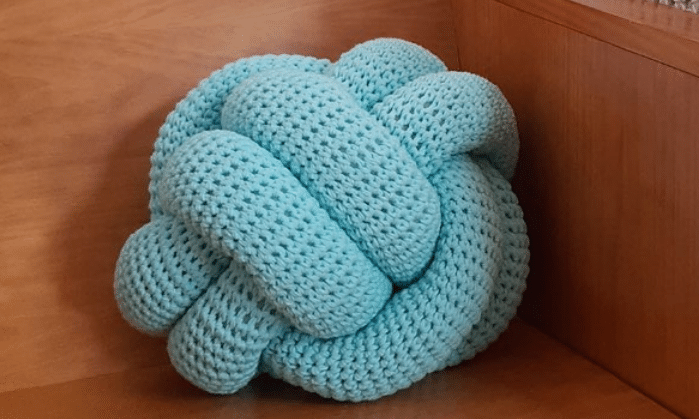Almofada de crochê NÓ ESCANDINAVO – Decoração em crochê