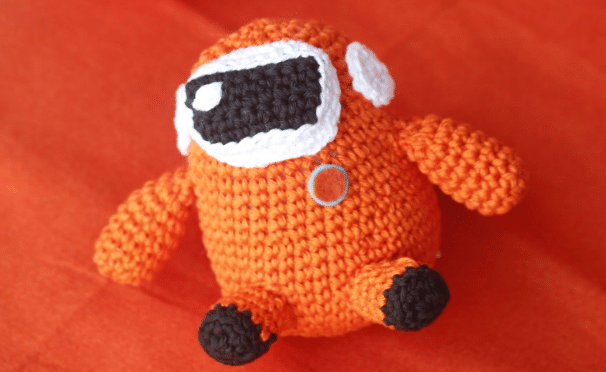 Como fazer o amigurumi astronauta – feito com fio Bella Arte