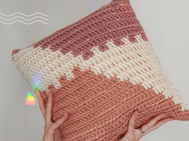 Almofada de crochê em fio conduzido – Decoração com SILKY