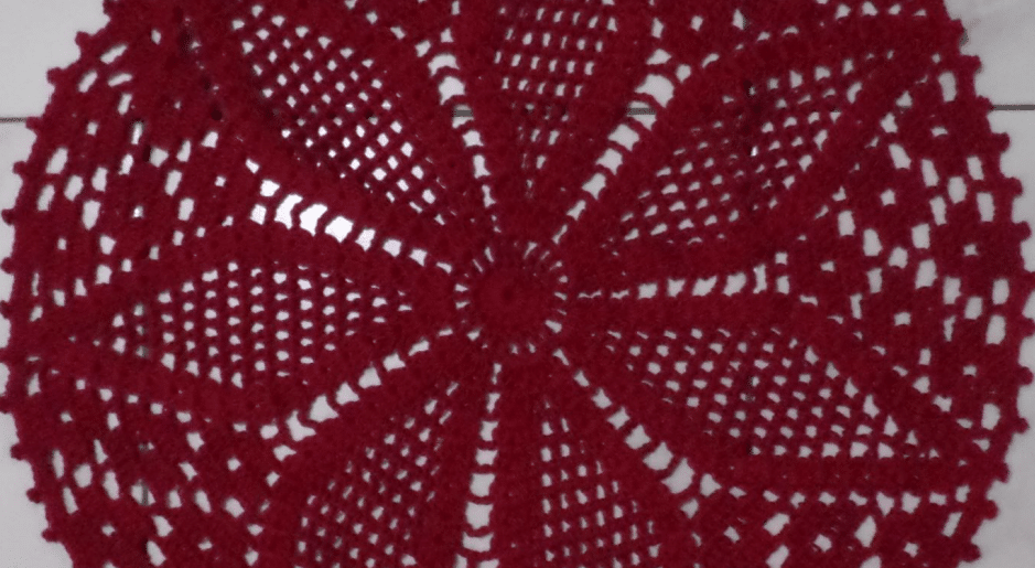 Centro de mesa em crochê vermelho vivo!
