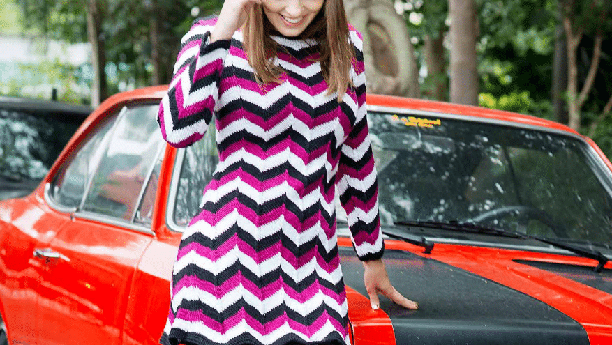Vestido de tricô com padrão “anos 70”
