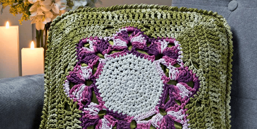 Almofada de crochê flor de primavera – Multiarte