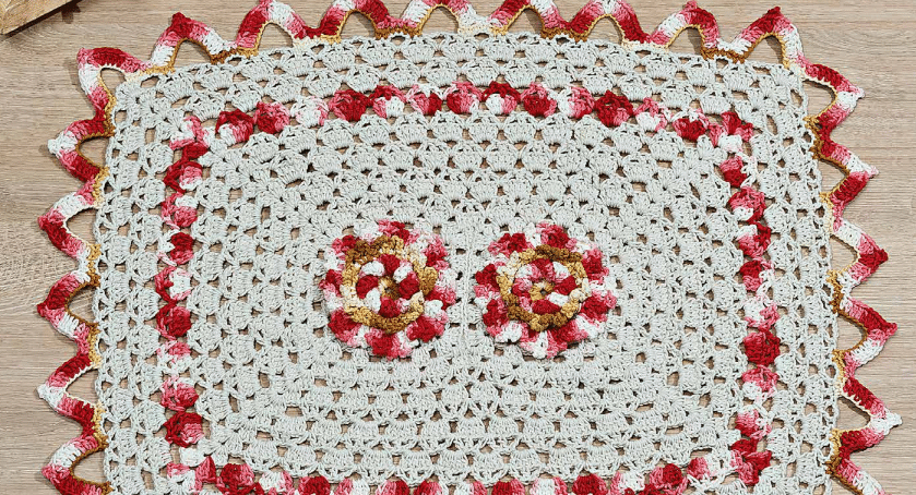 Tapete de crochê rosa e caramelo dois motivos -Cisne MultiArte