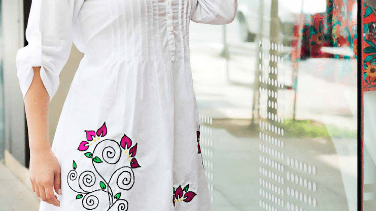 Bata com bordado livre Floral