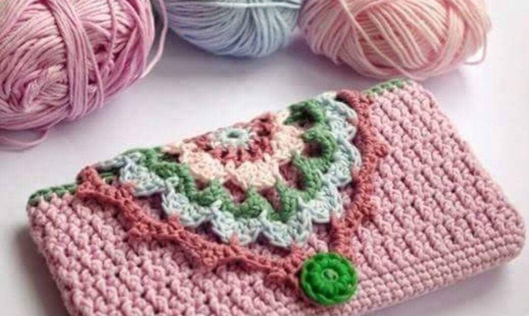 Clutch de Crochê Simples e Bonita Com Passo a Passo e Graficos – Comece a Sua Hoje!