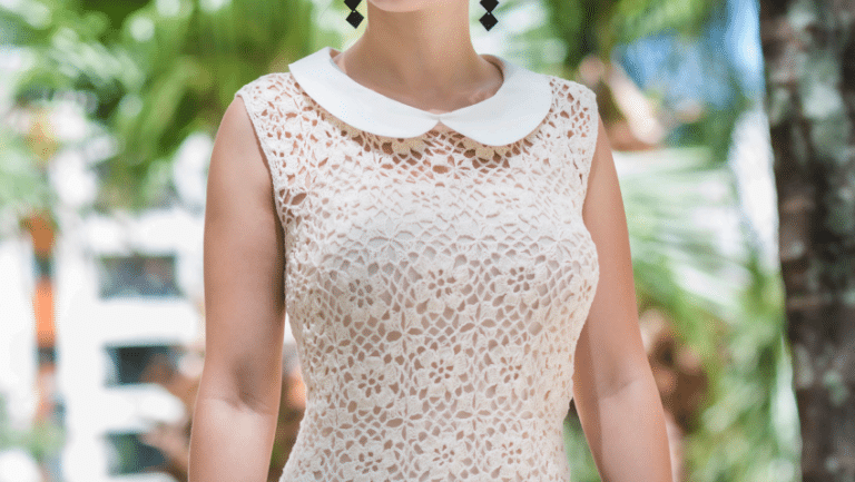 Blusa de Crochê com Gola Peter Pan