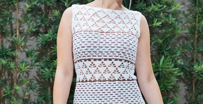 Vestido de Crochê Branco com Listras Marrom