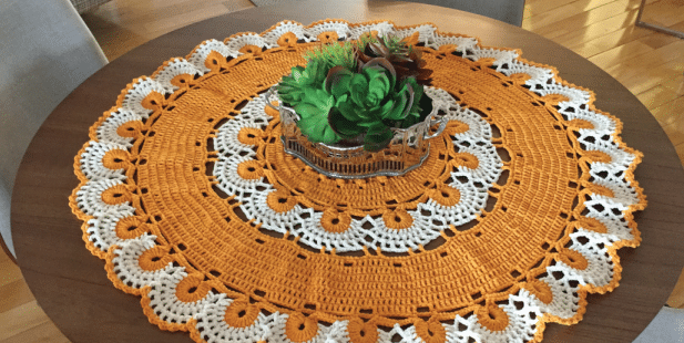 Veja o Centro de Mesa em Crochê Laranja- Simples e Bonito