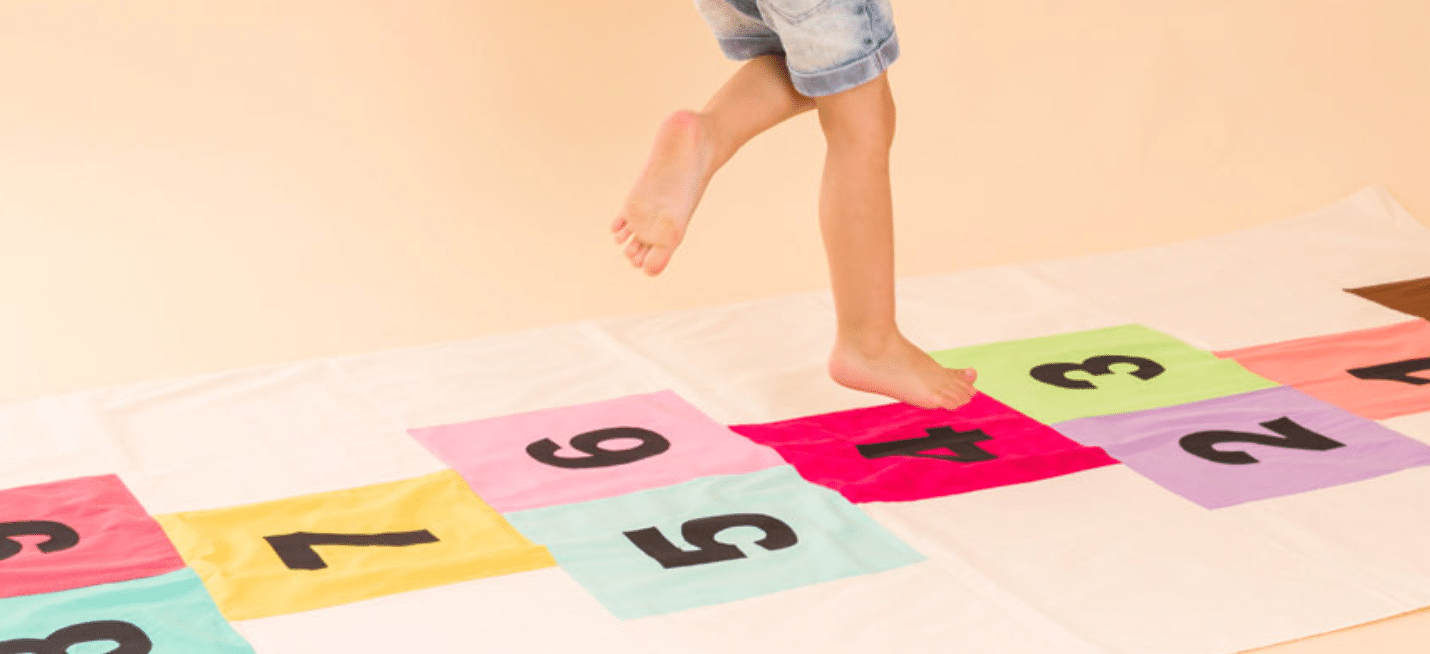 Amarelinha em Patchwork: Uma Brincadeira de Cores e Costuras: Com Gráfico
