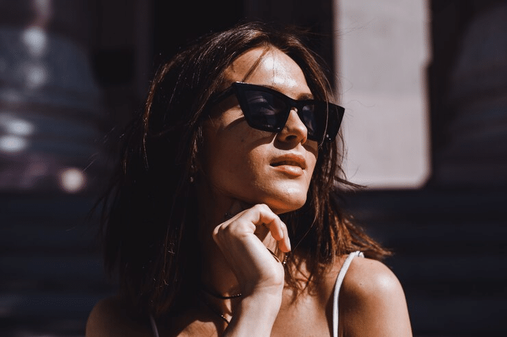 Quais Modelos de Óculos de Sol Combinam com Seu Formato de Rosto? Dicas para Escolher o Par Perfeito