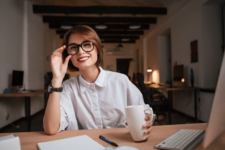 Mulheres de Negócio: Como Transformar R$ 10 Reais em R$ 1000 Com Auxilio da Internet