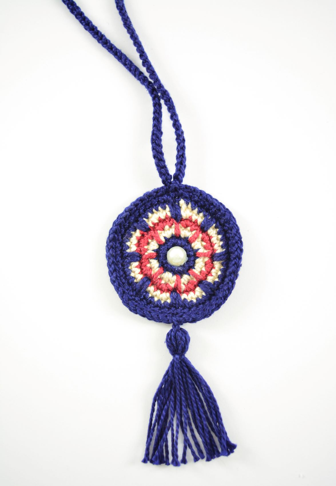 Colar de Crochê Mandala: Uma Joia Artesanal de Elegância e Significado