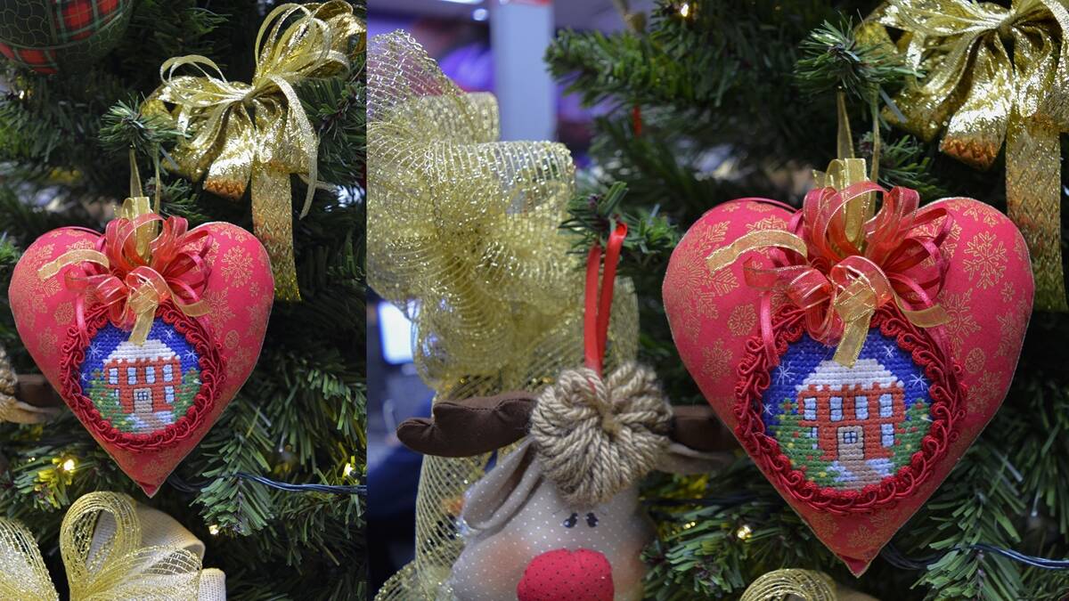 Enfeite Natalino: Casa do Papai Noel em Bordado!