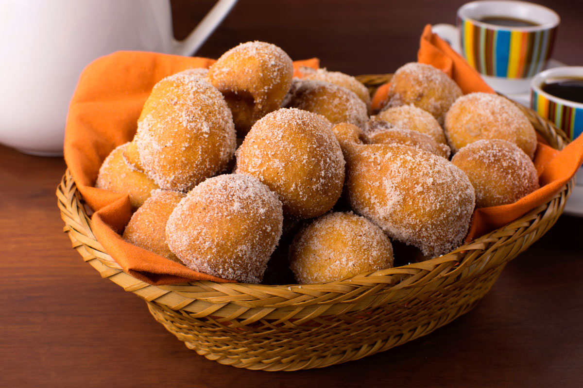 Delícia Irresistível: Receita de Bolinhos de Chuva com Açúcar e Canela