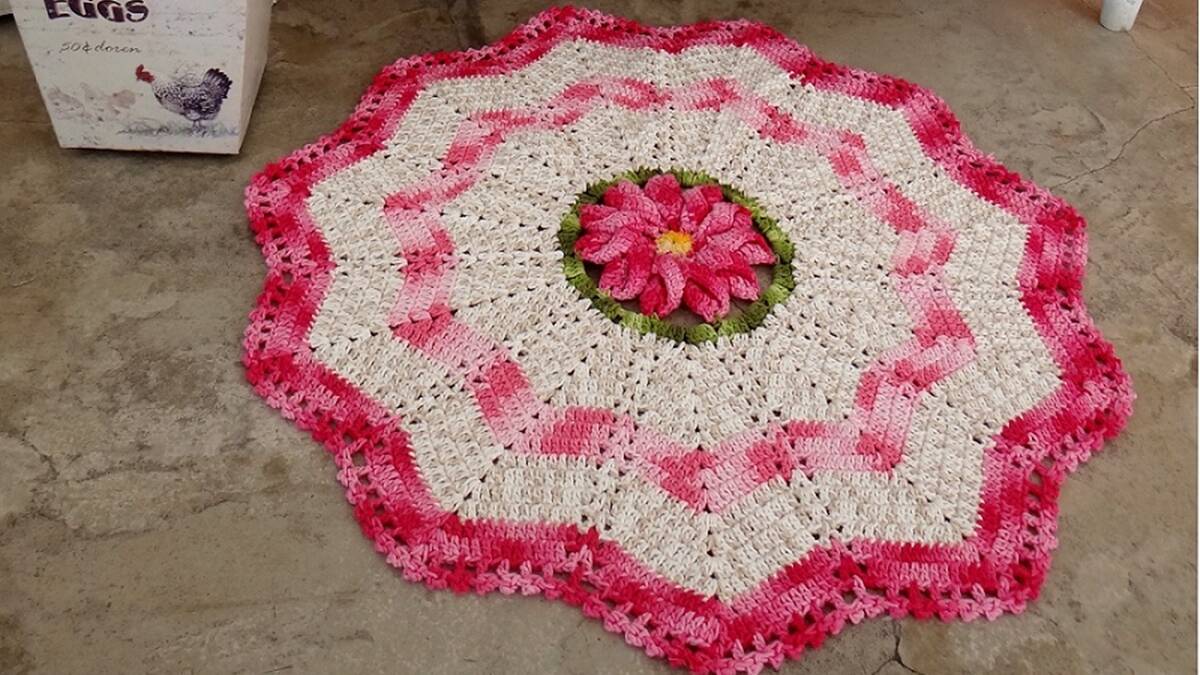 Tapete em Crochê Encanto Pink: Decoração e Charme na Arte!