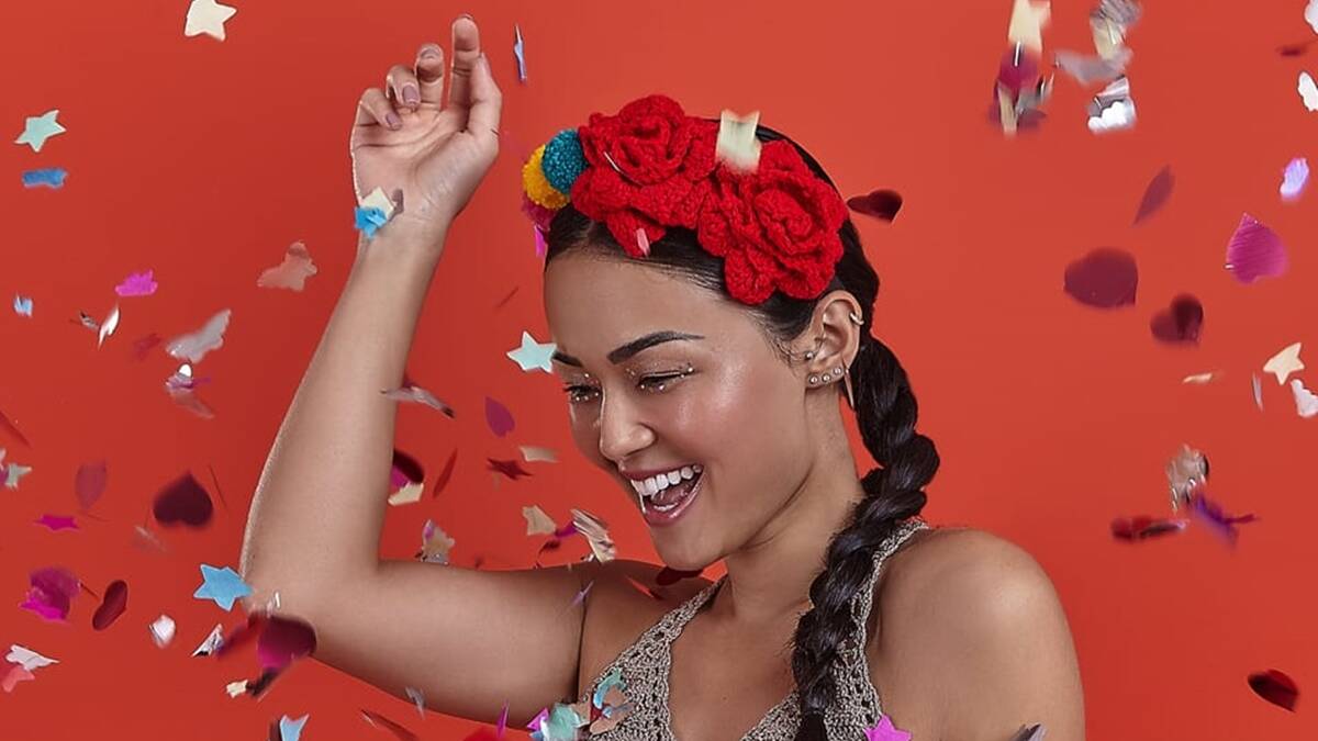 Tiara Flor Groselha e Pompons em Crochê: Guia Completo!
