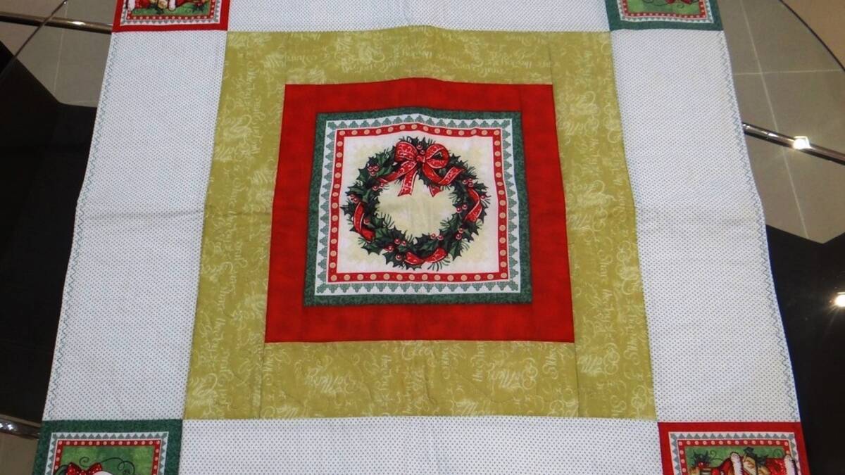 Toalha Quadrada de Patchwork Natalino: Simples de Fazer!