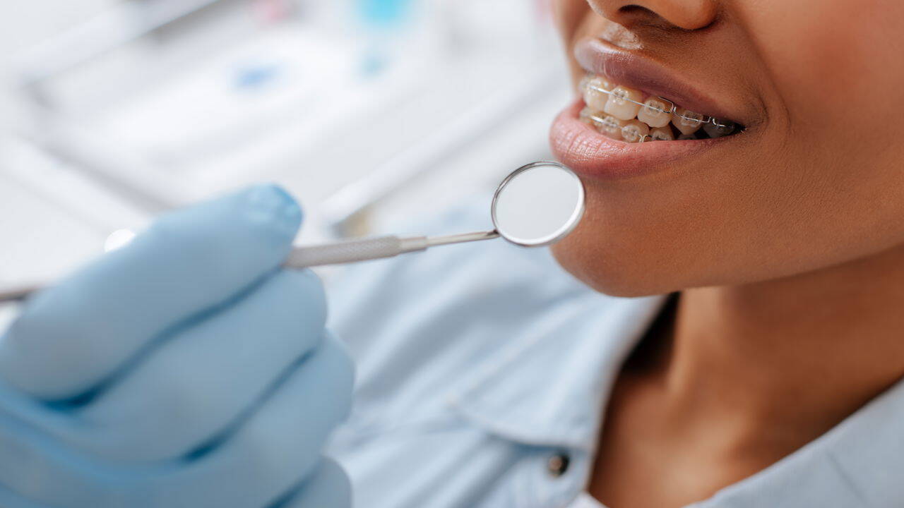 Do Sorriso Tímido ao Radiante: A Magia da Odontologia na Autoestima
