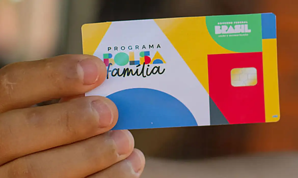 Bolsa Família encerra calendário 2024 de pagamentos nesta semana; Veja onde sacar!