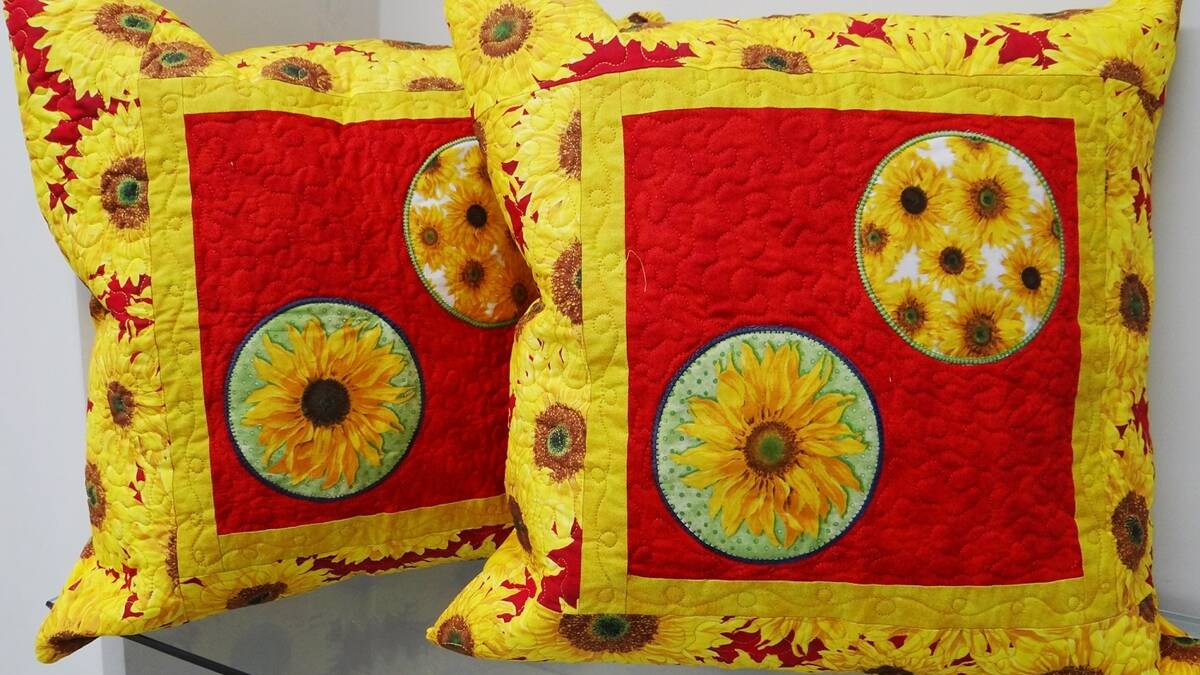 Almofada em Patchwork de Girassol: O Charme Floral em Arte!