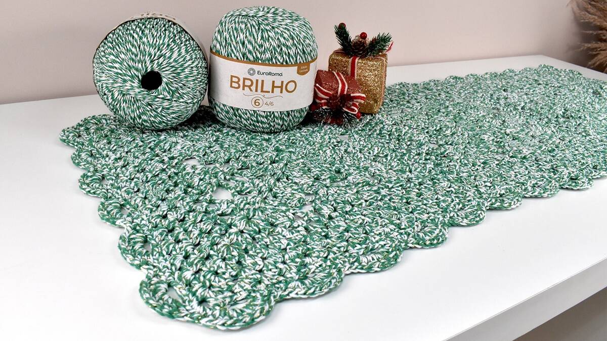 Trilho de Mesa em Crochê Natalino: Um Modelo Charmoso!
