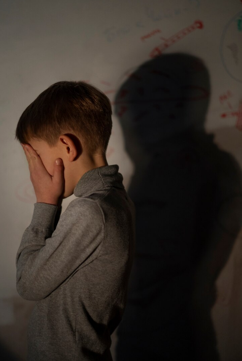 O Monstro Invisível: Desvendando os Efeitos do Bullying na Autoestima