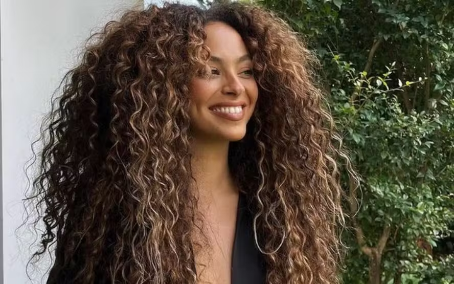 Shampoo para cabelo cacheado: Como escolher o shampoo ideal para seus cachos