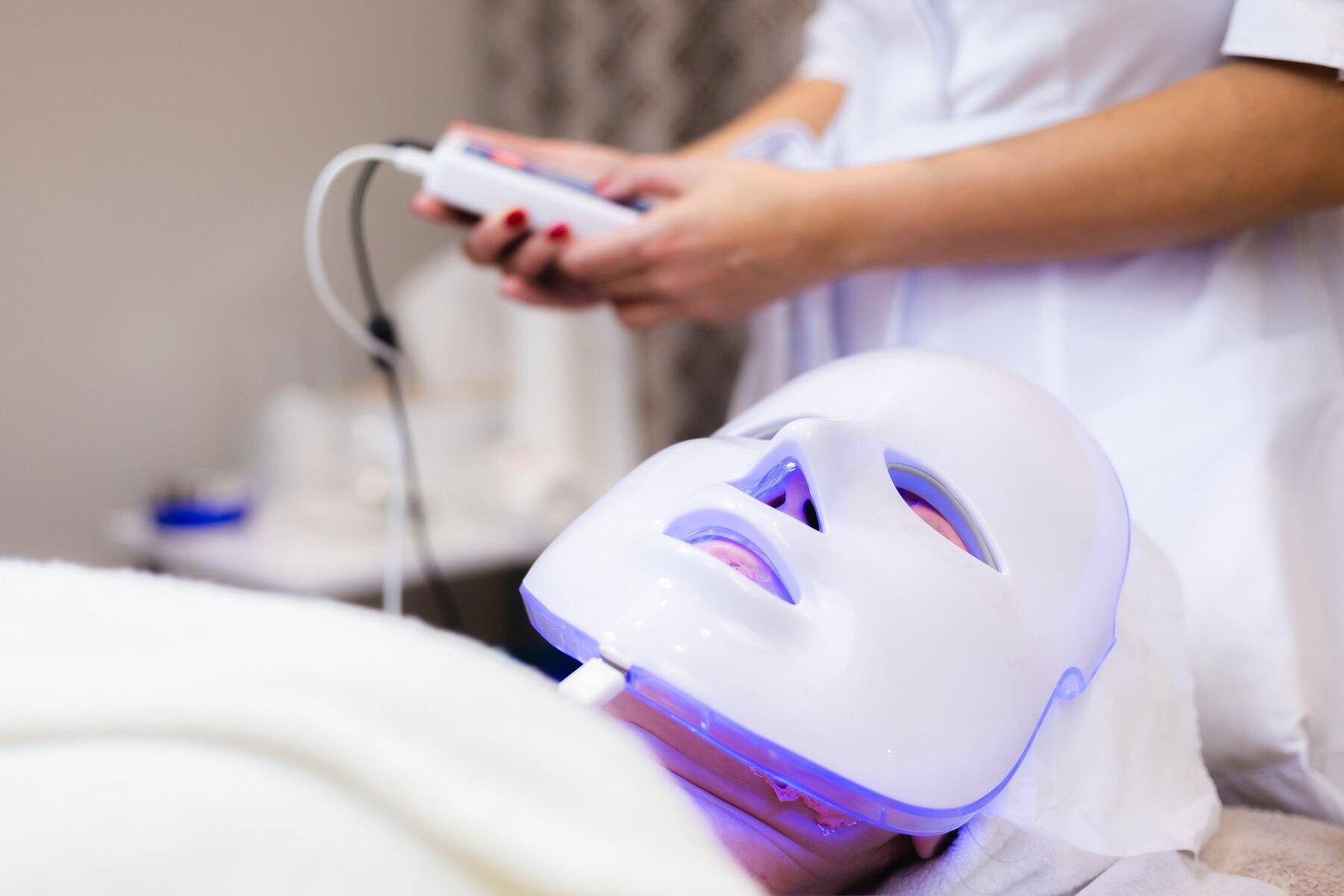 Skincare Futurista 2025: 6 Tendências que Vão Revolucionar os Cuidados com a Pele