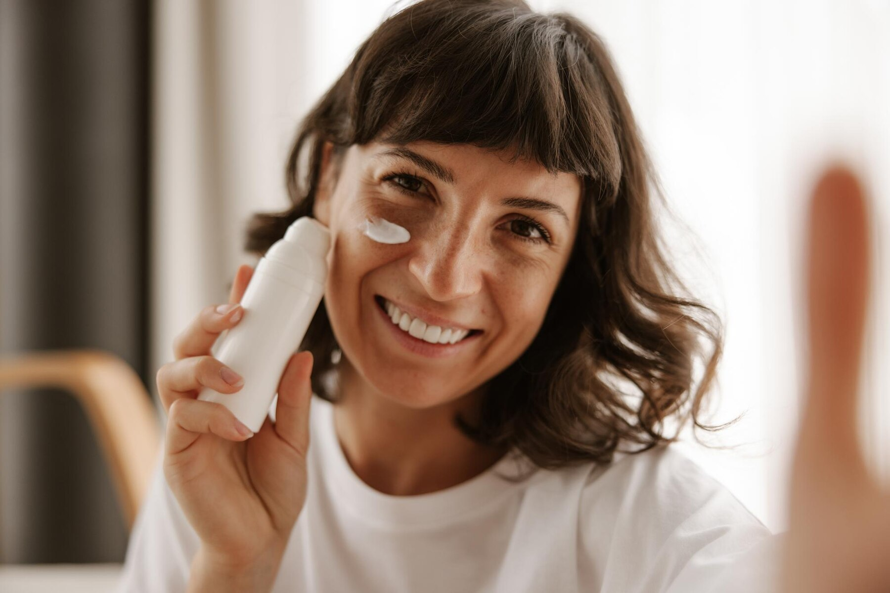 Os 3 Melhores Cremes para Olhos contra Olheiras, Rugas e Linhas Finas