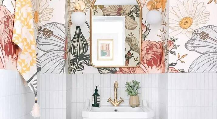 Banheiro com Papel de Parede? Descubra os Tipos Certos e Como Aplicar