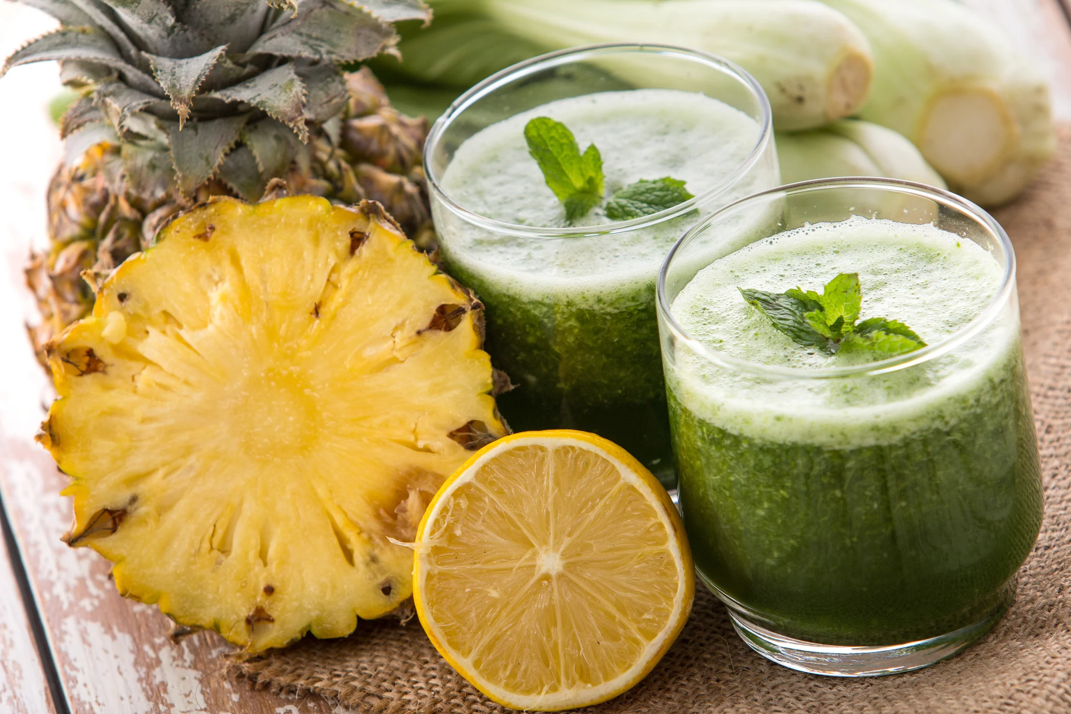 Quer emagrecer? Aprenda como fazer 3 receitas de Sucos Detox para Secar Rápido!