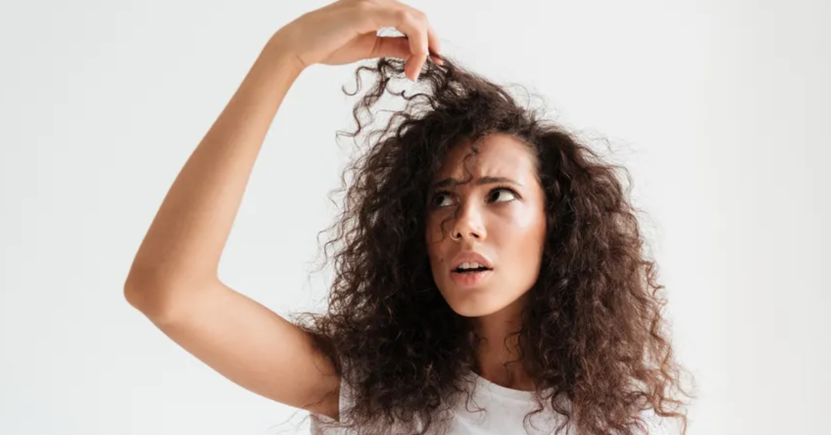 Cabelos Cacheados embaraçados? Veja essas 7 dicas que te ajudarão a evitar esse dilema com seus cachos