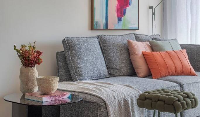 Sofá Cinza na Sala: 7 Ideias para Uma Decoração Sofisticada e Atemporal