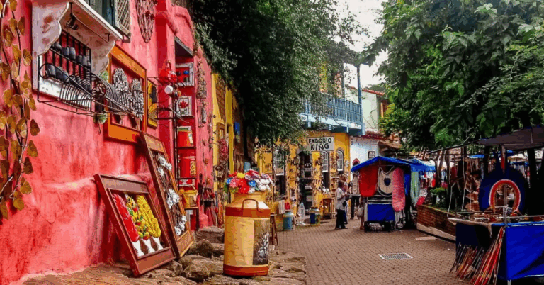 Confira 3 cidades turísticas em São Paulo que vale a pena conhecer — Praça das Artes, em Embu das Artes (Foto: Foto: Ênio Prado)