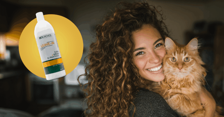 Foto do Leave-In da Biocachos, e no fundo uma mulher de cabelos cacheados com um gato em seus braços