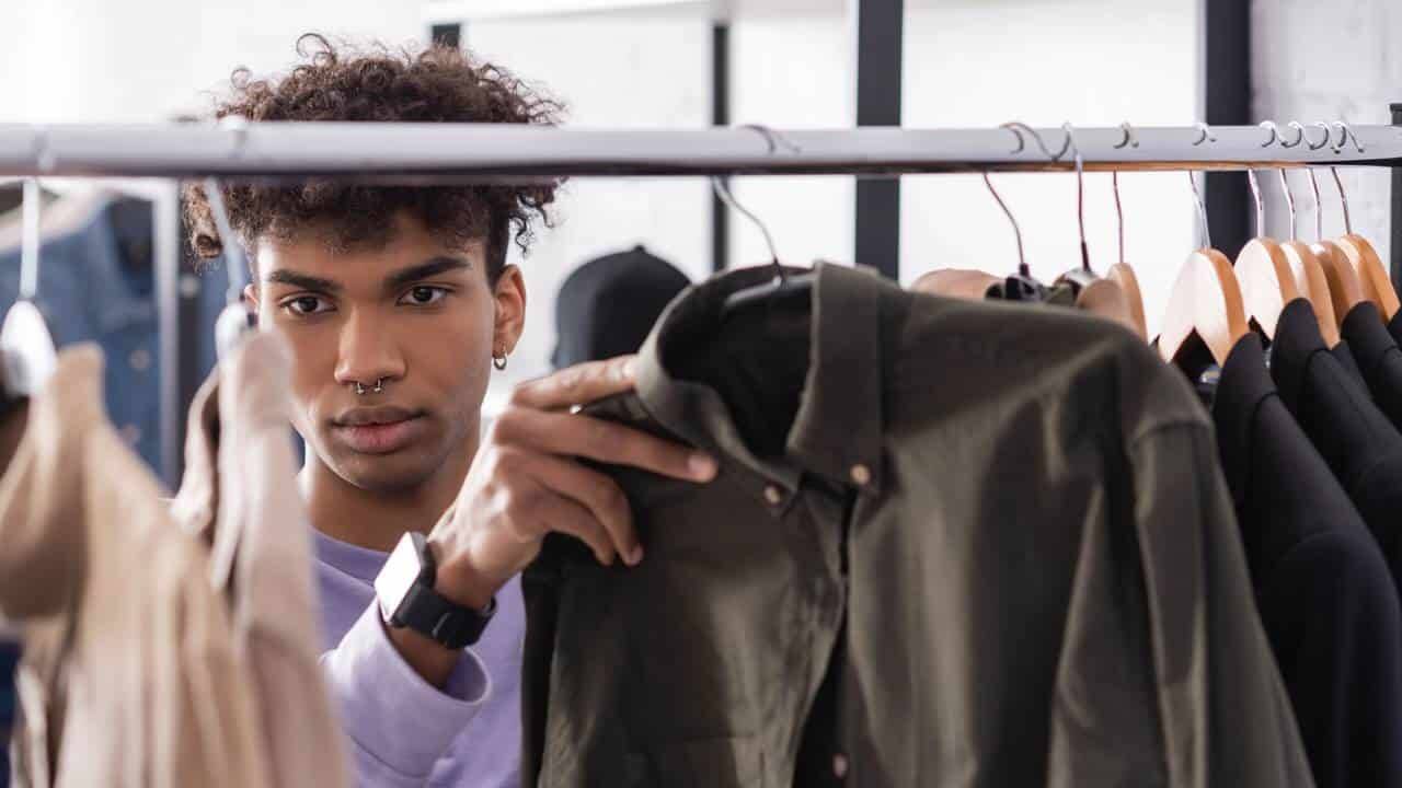 Psicologia revela 3 cores que as pessoas inteligentes mais usam