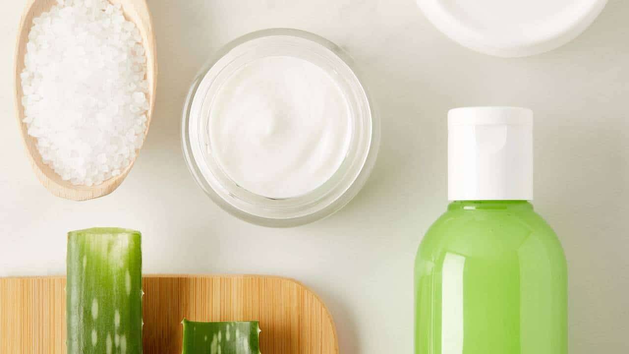Como preparar um creme facial com babosa para produção de colágeno e cuidar da pele