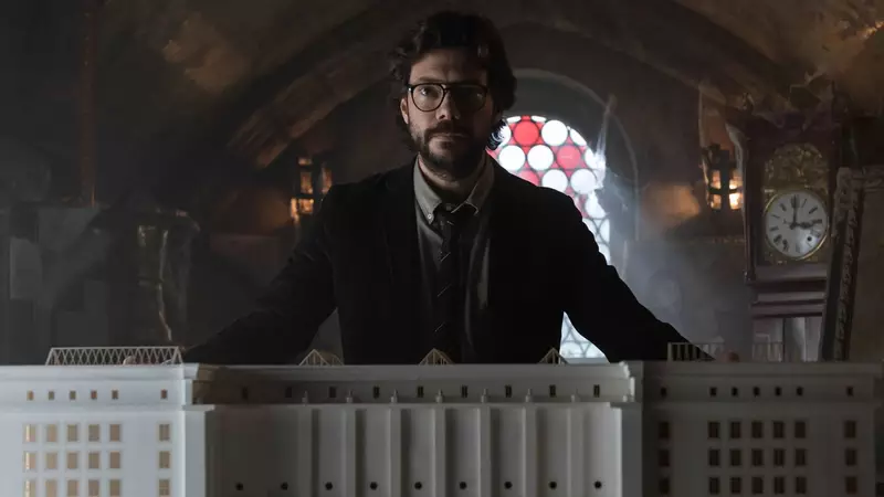 Álvaro Morte, Professor de La Casa de Papel retorna para nova série da Netflix para a alegria dos fãs
