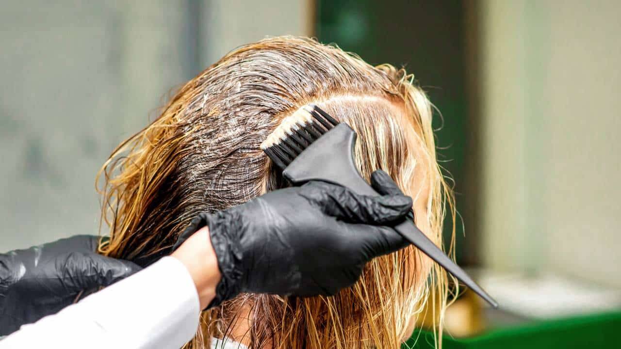 Adeus aos fios brancos em 1 dia: receitas naturais que funcionam em casa