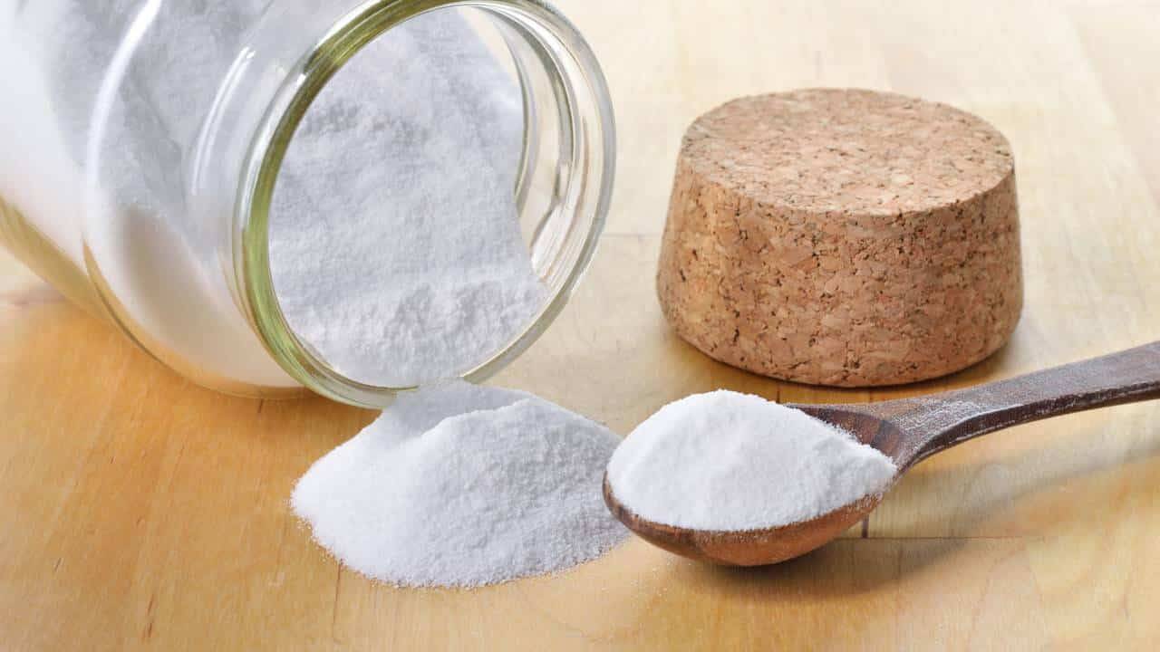 O ingrediente barato que tira odor de banheiro em minutos