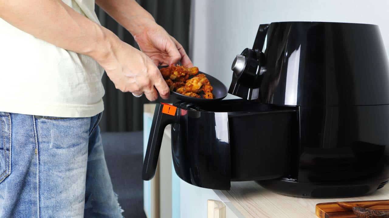 Airfryer ou forno elétrico? O vencedor ganha em todos os quesitos, segundo especialistas
