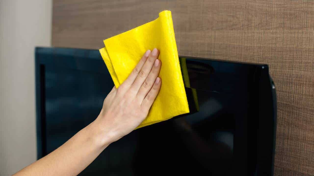 Como limpar telas e vidros de eletrodomésticos sem manchar