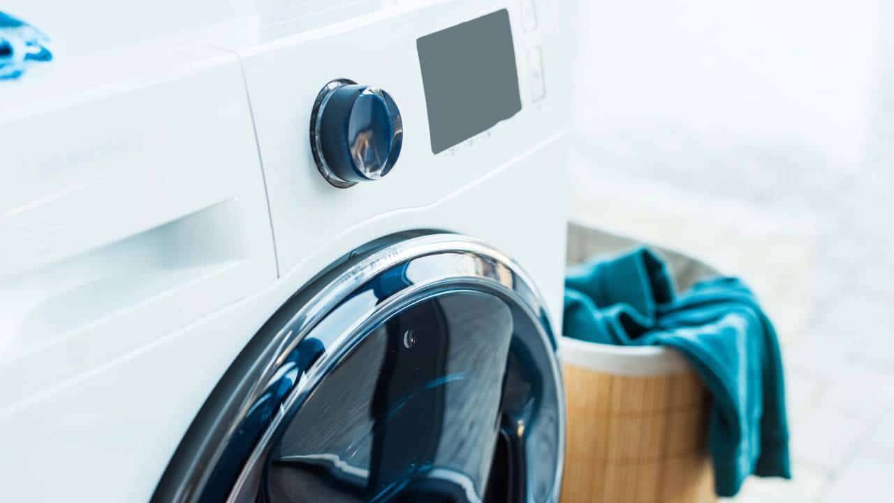 Saiba o quanto realmente se pode economizar na hora de lavar a roupa