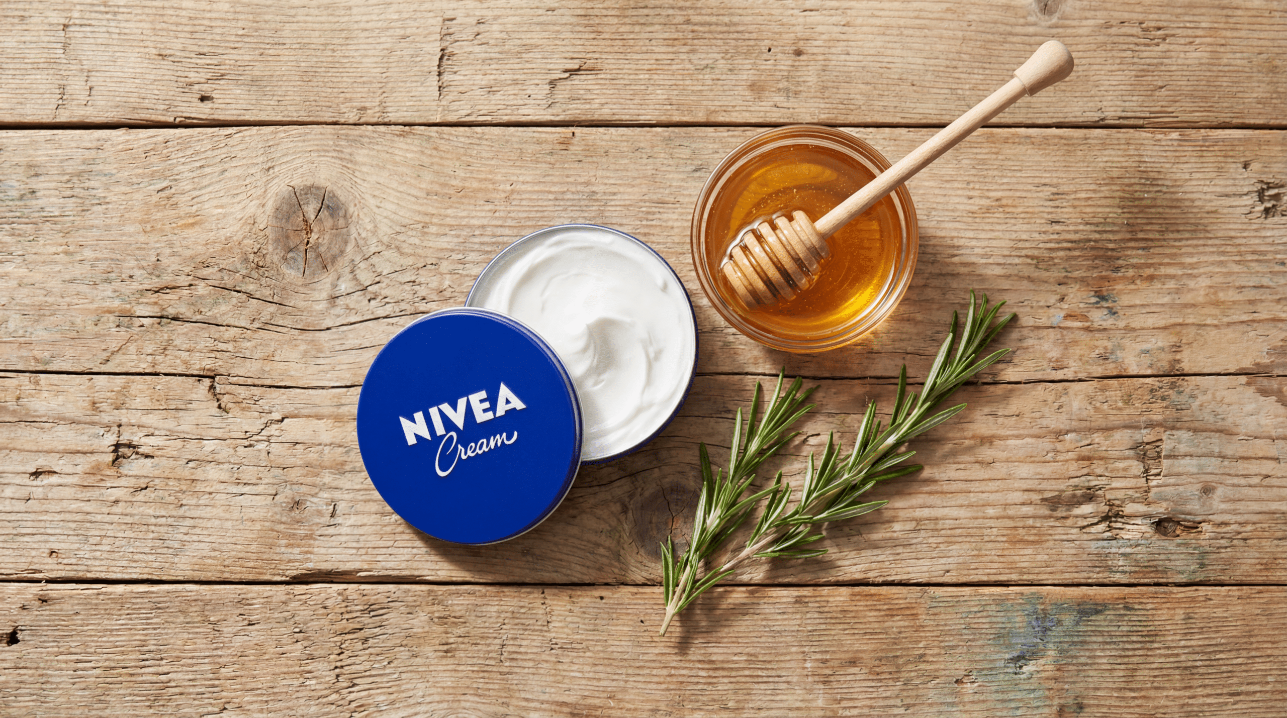 Saiba como usar creme Nivea com mel para rugas e manchas